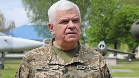 Экс-командующий ВВС подал в суд на Зеленского. Требует отменить указ об увольнении