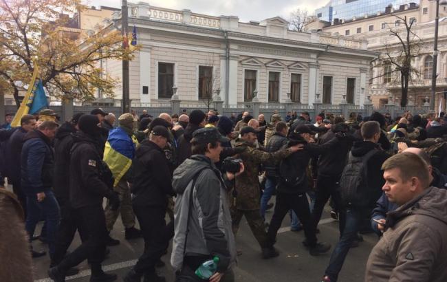 Митинг в Киеве: активисты привезли под Раду полевую кухню