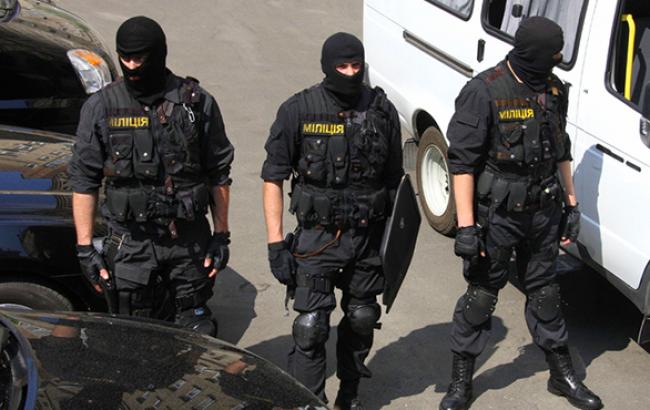 В Донецкой обл. милиция задержала автомобиль с оружием и боеприпасами
