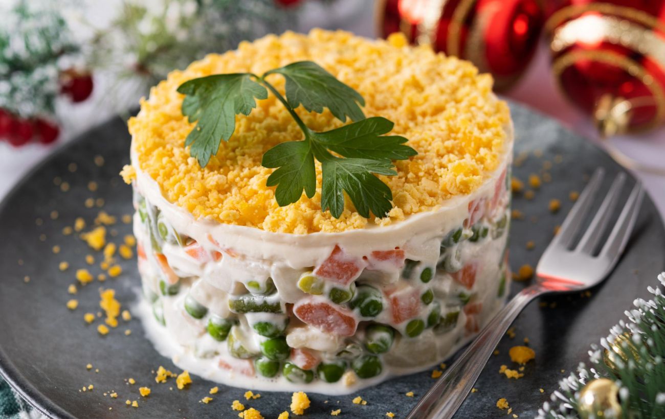 Олів'є по-новому: незвичайний рецепт зі святковою подачею