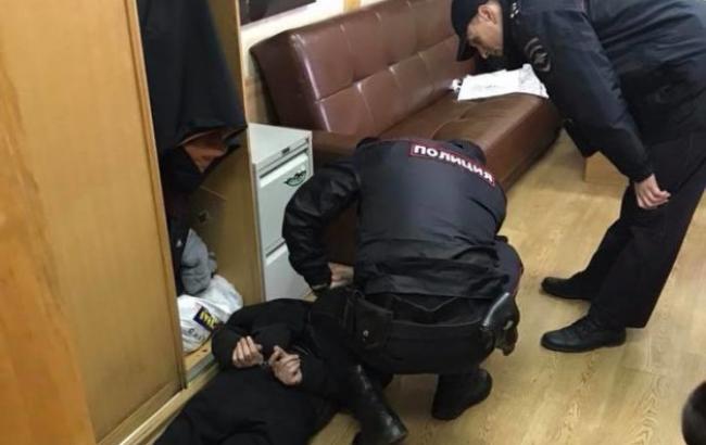 У редакції "Ехо Москви" напали з ножем на ведучу
