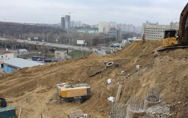В Киеве на стройплощадке произошел сдвиг почвы