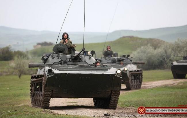 В Грузии начал работу танковый полигон