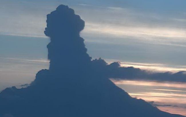 На Камчатке вулкан выбросил столб пепла высотой 5,5 км
