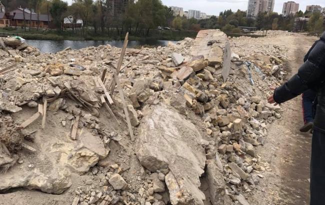 "Это экологическая катастрофа": озера в Киеве хотят превратить в свалку