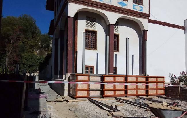 В сети показали, как крымские оккупанты разрушают Бахчисарайский дворец
