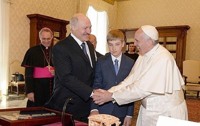 Лукашенко выступил за "духовное" решение кризиса на Донбассе