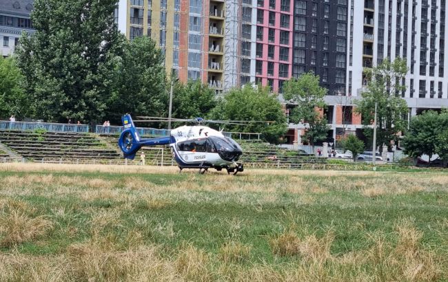 До Києва з Рівного вертольотом перевезли 6-місячного хлопчика з важким захворюванням легень