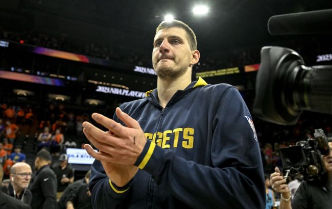 Слепой пас лидера "Денвера" обеспечил спокойный данк одноклубнику: момент дня в НБА