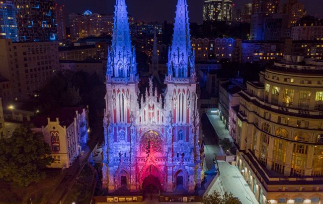У Києві горить костел Святого Миколая