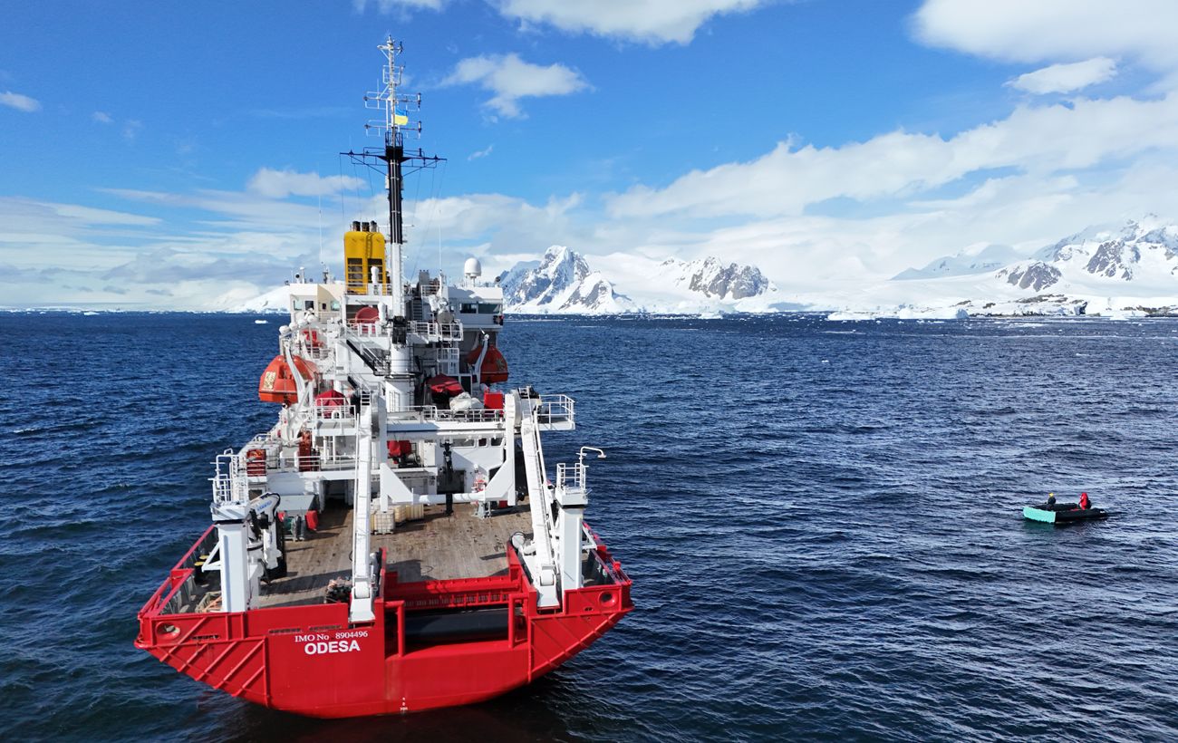 "Плавучий інститут" за мільйони доларів: як криголам "Ноосфера" заробляє під час війни