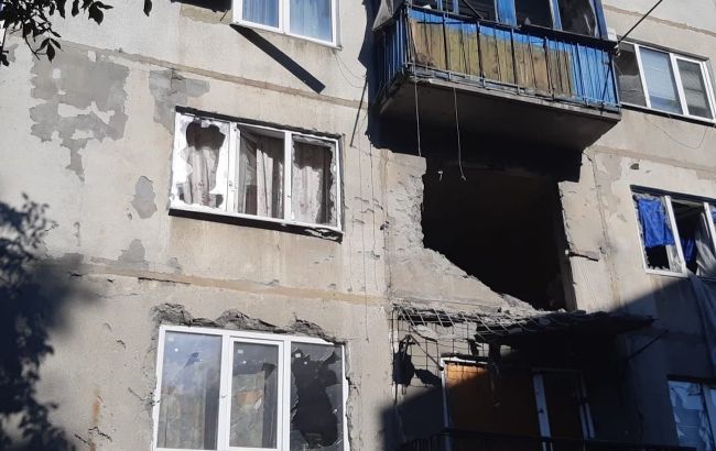 Бойовики обстріляли багатоповерхівку в Красногорівці, є поранений