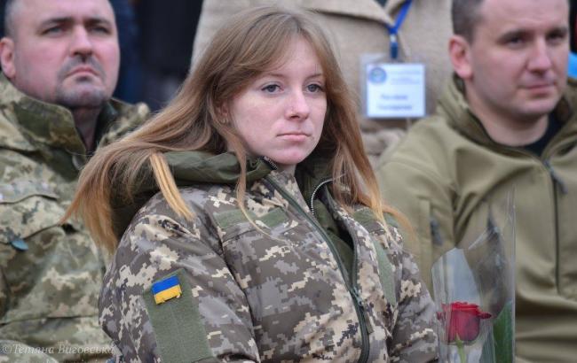 "Безмежно вдячна": дівчина-боєць АТО втратила ногу в АТО і продовжила службу в ЗСУ