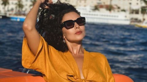 Я не корю себе за зайві пару кг: Каменських з келихом розкрила свій секрет щастя