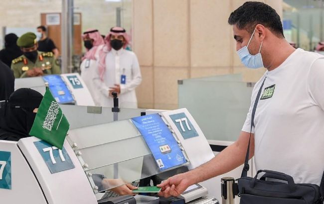 У Саудівській Аравії з серпня заборонять відвідувати держустанови без щеплення від коронавірусу