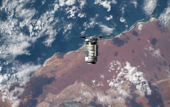 Грузовой корабль Cygnus отстыковался от МКС. Он запустит спутники и сгорит в атмосфере