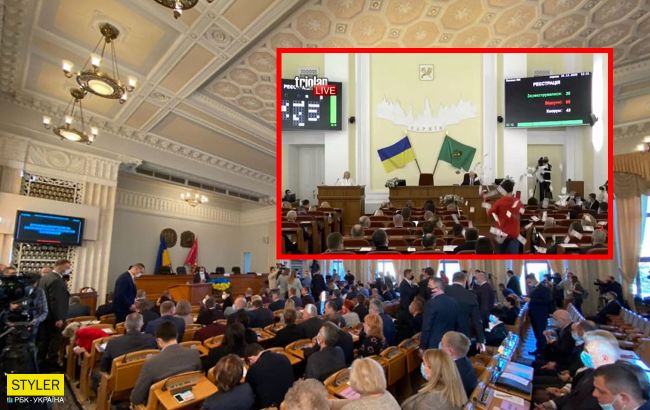 В Харьковском горсовете депутатов "расстреляли" фальшивыми долларами в зале заседаний (видео)