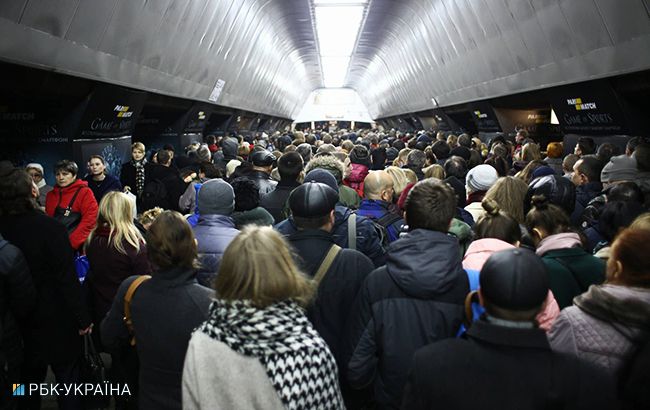 НП у київському метро: рух поїздів зупинено
