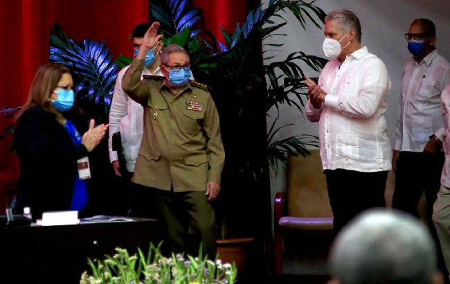 Рауль Кастро покидает пост первого секретаря Компартии Кубы