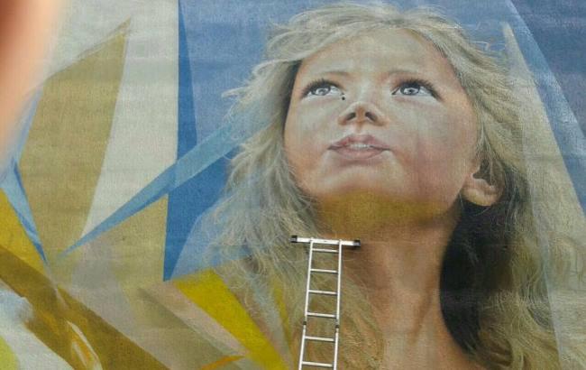 С киевского мурала убрали скандальный кондиционер