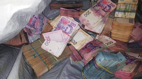 Суд Києва заарештував іноземців, які відібрали у місцевих жителів сумку з 3,5 млн гривень