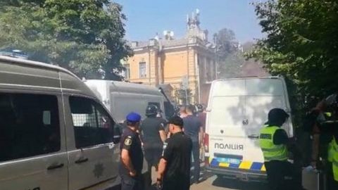 Второго подозреваемого в избиении журналиста на акции под ОП отправили под домашний арест