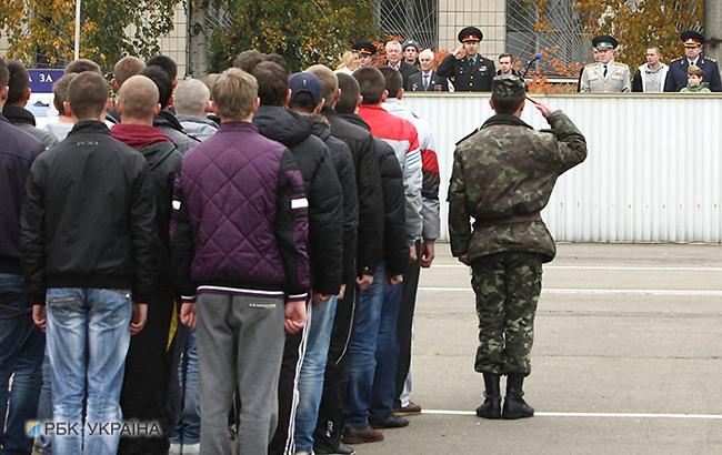 У Києві хлопця забрали в армію з туалету гуртожитку