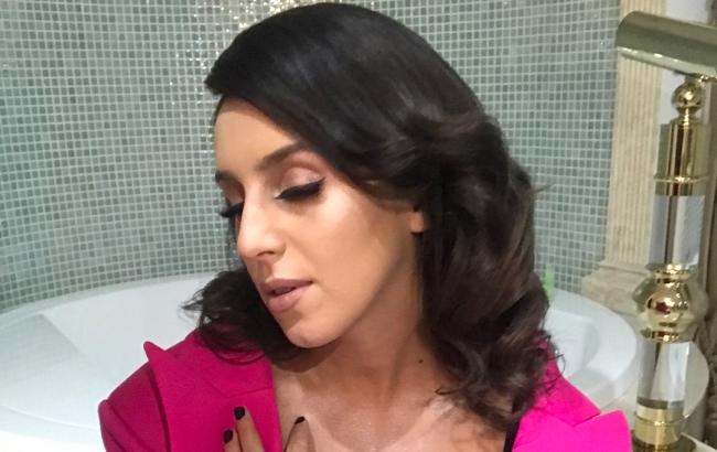 "Достает ее успешность": в школьный учебник внесли необычный текст о Джамале