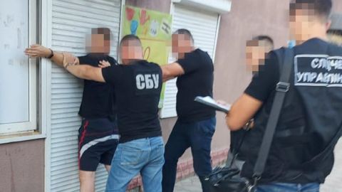 В Одессе чиновника подозревают в "торговле" надбавками для военных из ООС