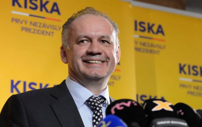 Україна має повне право купувати будь-яку зброю, - Президент Словаччини