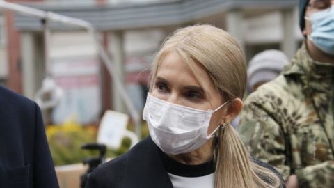 Тимошенко: медики в пік епідемії залишені без доплат та найнеобхідніших препаратів