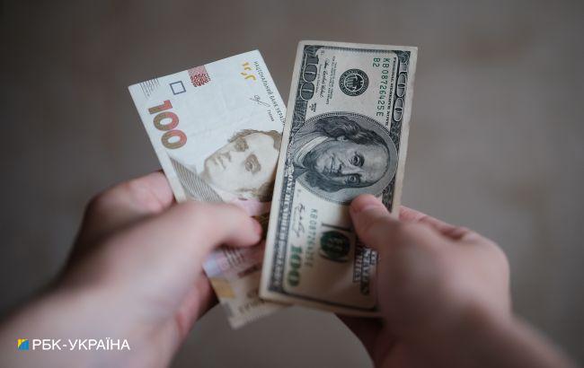 Курс доллара снизился после роста в течение четырех дней подряд