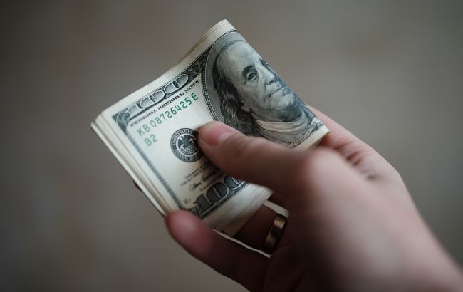 НБУ знову підвищив курс долара