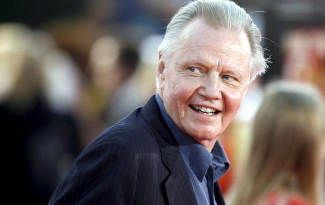 Отец Анджелины Джоли требует от Трампа быстрее построить стену на границе с Мексикой