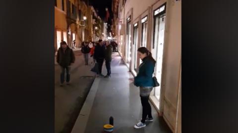 Українка заспівала оперу посеред вулиці в Італії: в мережі захоплені голосом дівчини