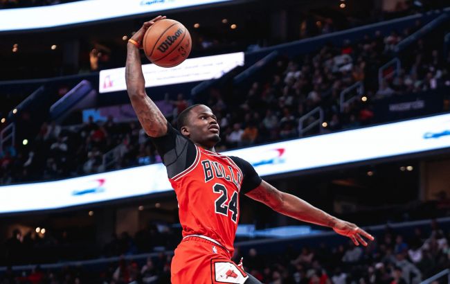 Спаситель "Чикаго" мощным данком завершил молниеносную атаку "Буллз": момент дня в НБА