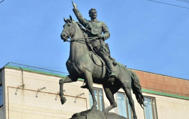В Киеве демонтируют памятник монументального искусства