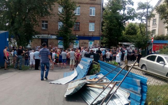В Киеве владельцы МАФов устроили митинг возле метро "Дарница"