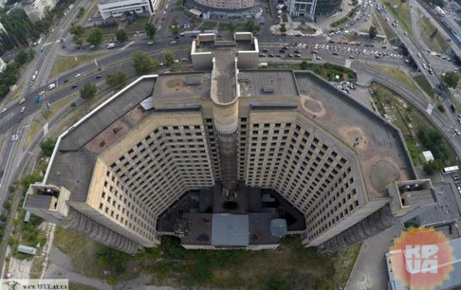 Величезний недобудова на Лівобережній "приховали" полотном заради Євробачення 2017