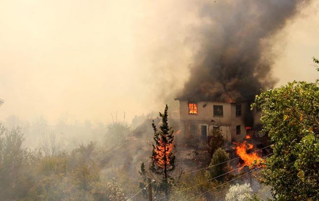 Лісові пожежі в околицях Анталії: владу евакуює кілька курортів