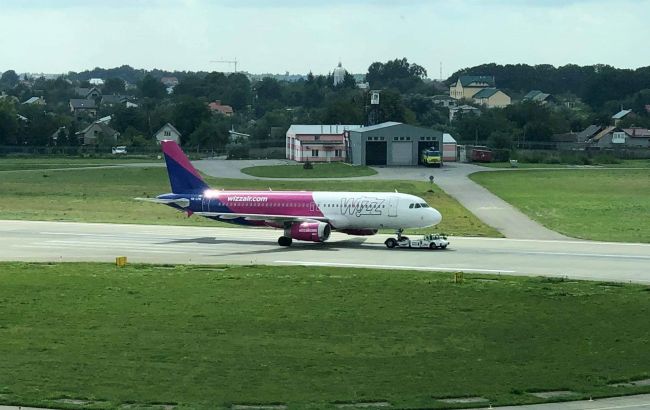 На борту був 131 пасажир: стали відомі подробиці аварійної посадки літака у Львові