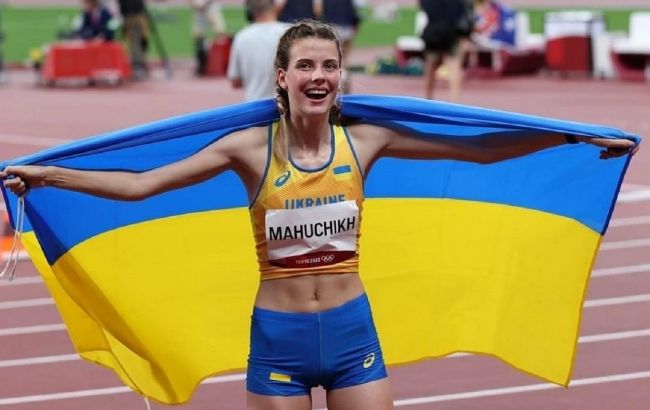Магучих снова попала на фото с российской спортсменкой: "обнимашки" проигнорировала