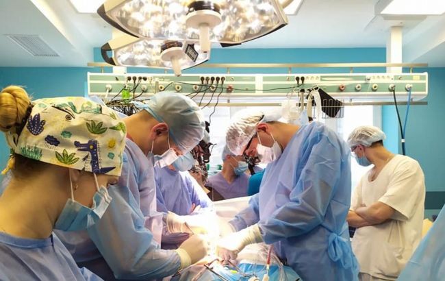 Врятували життя двом людям: у Львові вперше виконали рідкісні операції на серці крізь щілини між ребрами