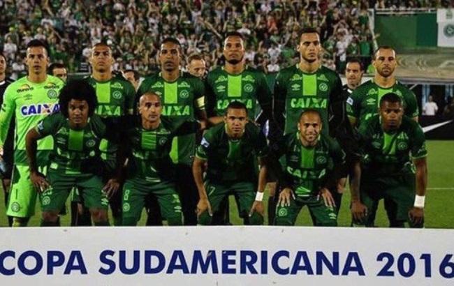 Крушение самолета в Колумбии: девять игроков футбольной команды чудом избежали гибели