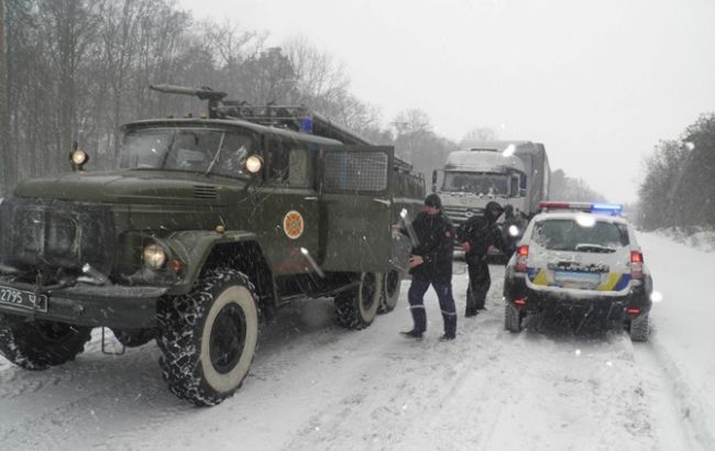 Непогода в Украине: критическое состояние аварийности на дорогах в 10 областях