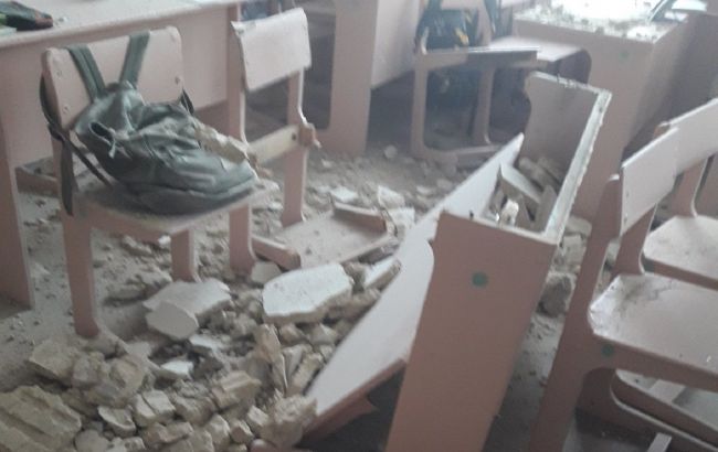 Разбило парты и стулья: в одной из школ Черниговской области обвалился потолок в классе