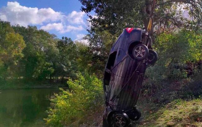 В Полтавській області автомобіль злетів у річку, загинули три людини