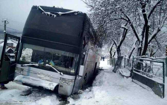 У Закарпатській області близько 50 туристів потрапили в аварію