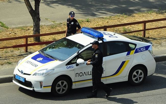 У Києві п'яні хулігани розбили авто патрульної поліції