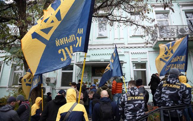"Бариги і шарлатани": "Азов" влаштував у Києві гучну акцію протесту (фоторепортаж)